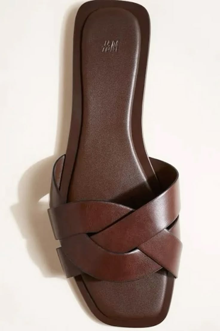 Minimal Muse: Soft Neutral Cut-Out Slides for Effortless Style
