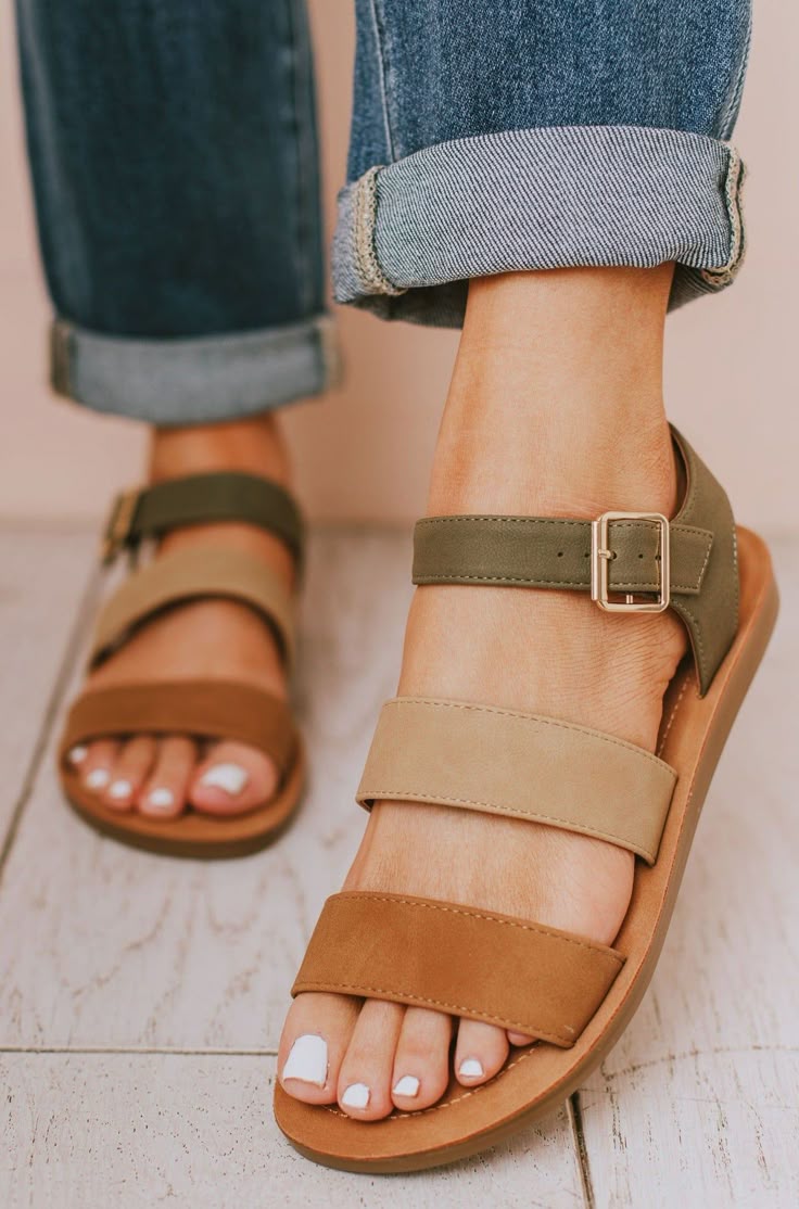 Modern Elegance: White Cross-Strap Platform Sandals with Slingback