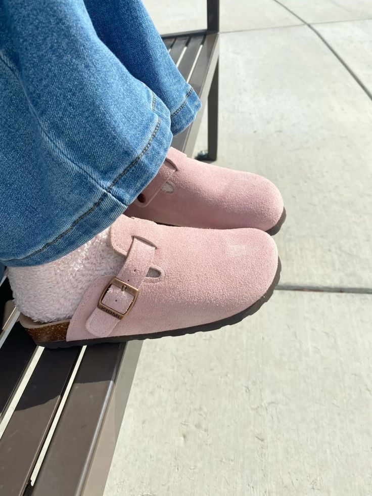 Durable & Comfy Clogs for All-Day Wear