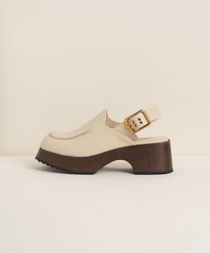 Platform Clogs – Elevate Your Style with All-Day Comfort